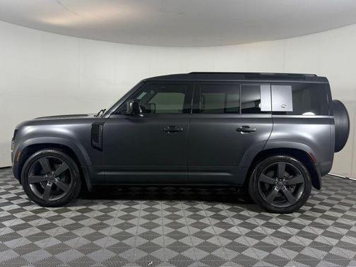 2023 Land Rover Defender 110 SE