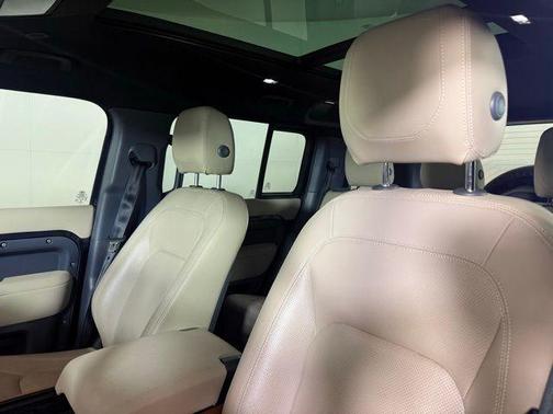 2023 Land Rover Defender 110 SE