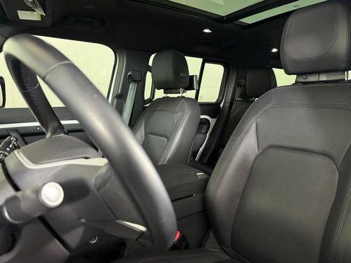 2023 Land Rover Defender SE