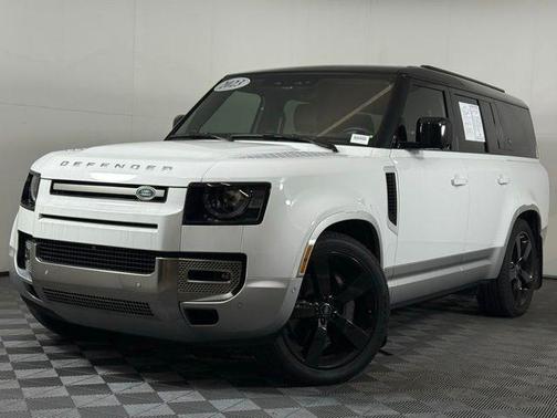 2023 Land Rover Defender SE