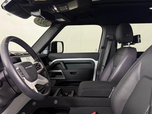 2023 Land Rover Defender SE