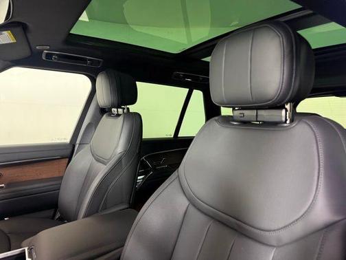 2025 Land Rover Range Rover P530 SE