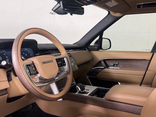 2025 Land Rover Range Rover P400 SE