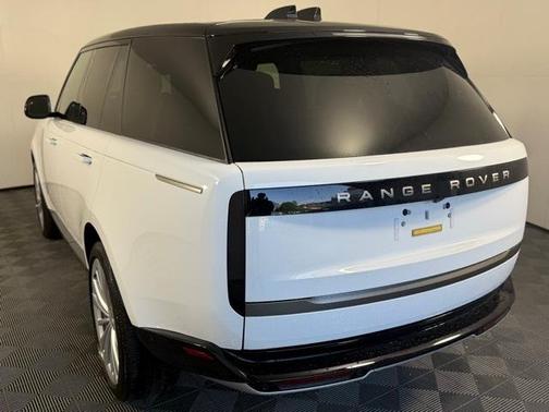 2025 Land Rover Range Rover P530 SE