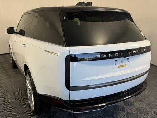 2025 Land Rover Range Rover P530 SE