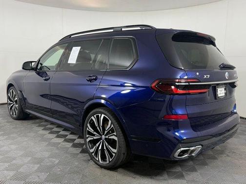 2023 BMW X7 M60i