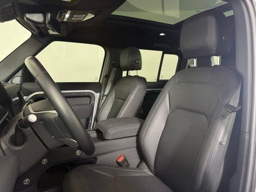 2023 Land Rover Defender 110 SE