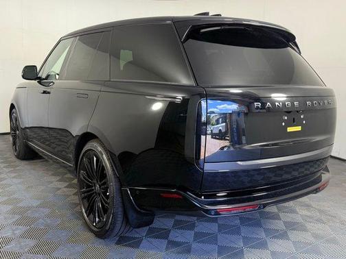 2025 Land Rover Range Rover P400 SE