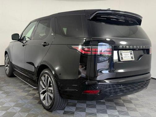 2025 Land Rover Discovery P300 Dynamic SE