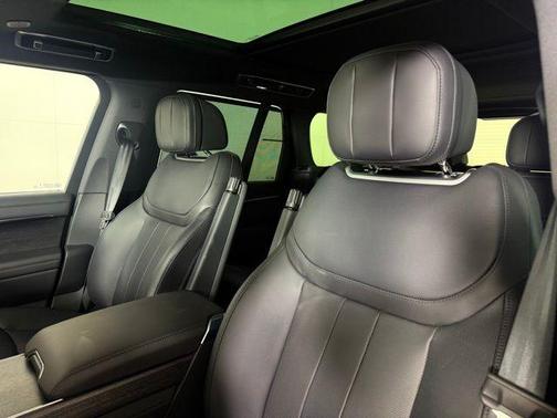 2025 Land Rover Range Rover P550e SE