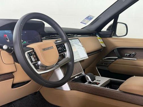 2025 Land Rover Range Rover P550e SE