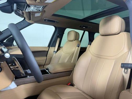 2025 Land Rover Range Rover P550e SE