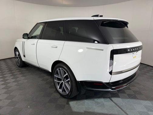 2025 Land Rover Range Rover P530 SE