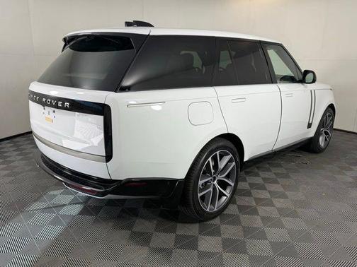 2025 Land Rover Range Rover P530 SE