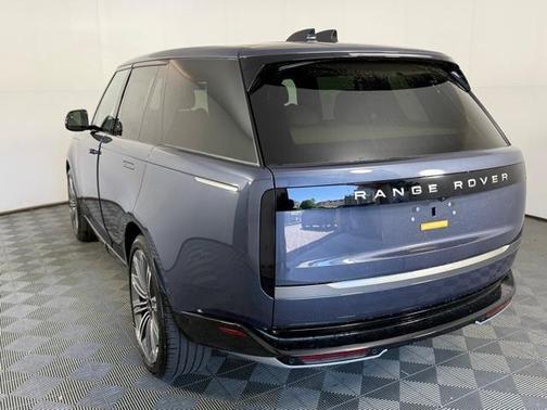 2025 Land Rover Range Rover P530 SE