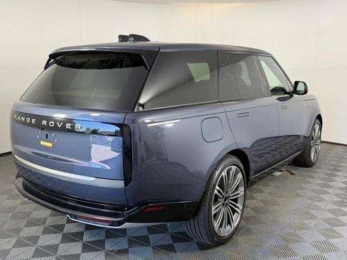 2025 Land Rover Range Rover P530 SE