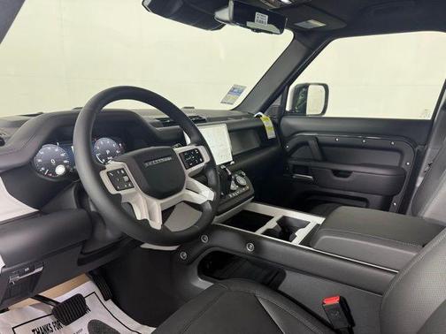 2025 Land Rover Defender P400 X-Dynamic SE