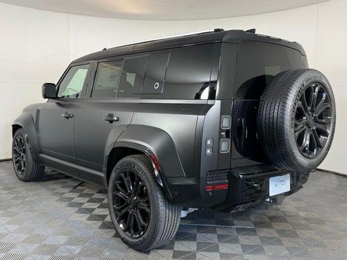 2026 Land Rover Defender V8