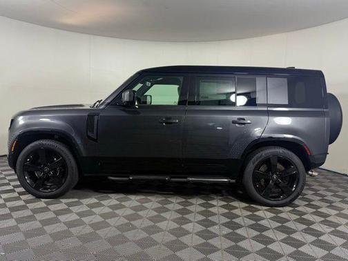 2025 Land Rover Defender P525 V8