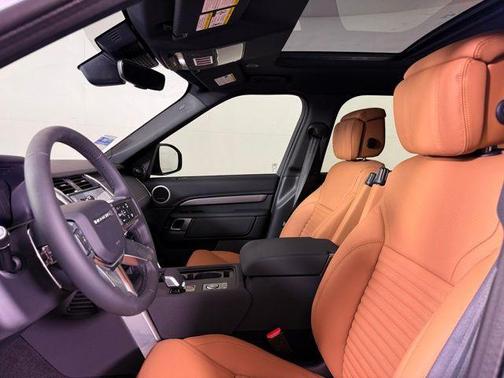 2025 Land Rover Discovery P300 Dynamic SE