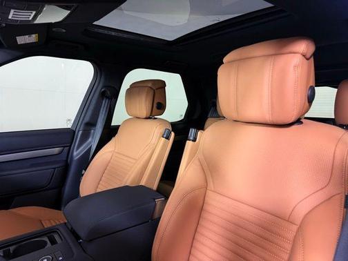 2025 Land Rover Discovery P300 Dynamic SE