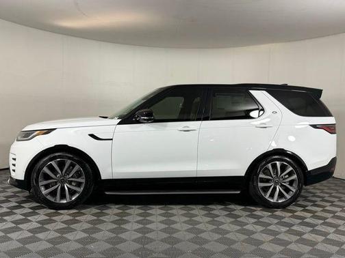 2025 Land Rover Discovery P300 Dynamic SE