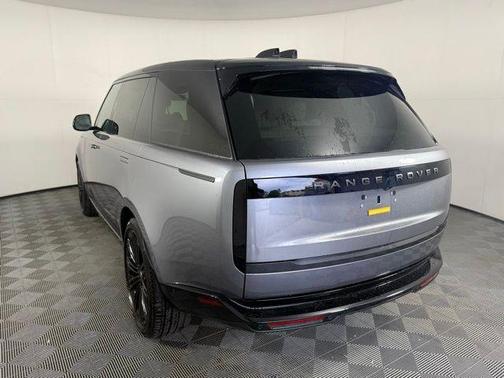 2025 Land Rover Range Rover P530 SE 7 Seat