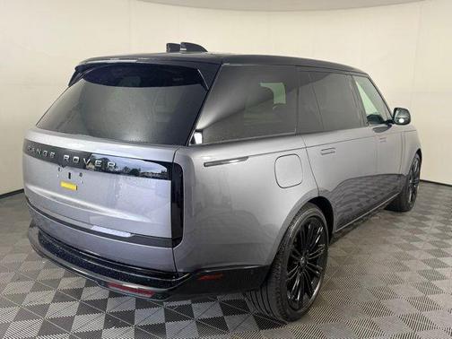 2025 Land Rover Range Rover P530 SE 7 Seat