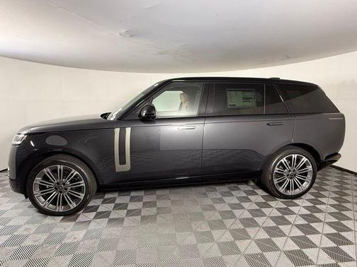 2025 Land Rover Range Rover P400 SE 7 Seat