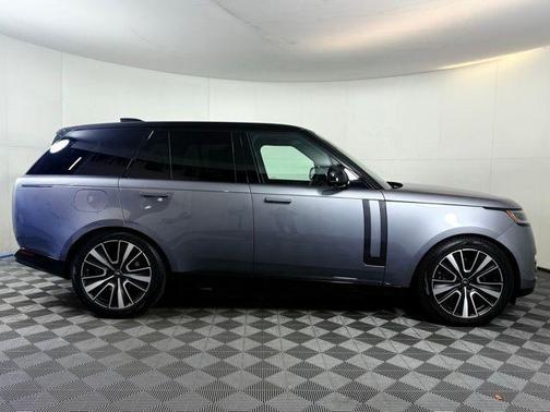 2025 Land Rover Range Rover P550e SE