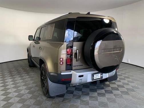 2024 Land Rover Defender P300