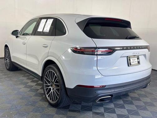 2023 Porsche Cayenne Base