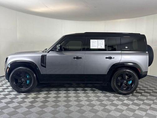 2022 Land Rover Defender 110 SE