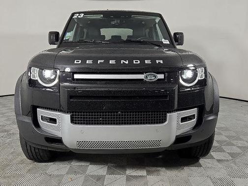 2023 Land Rover Defender SE