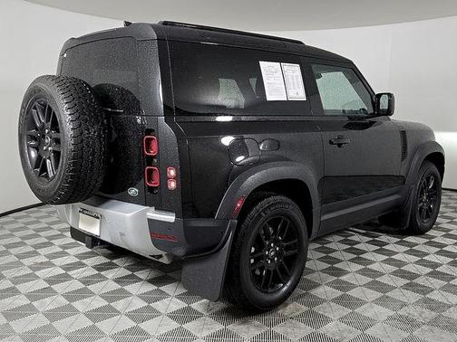 2023 Land Rover Defender SE