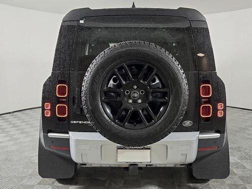 2023 Land Rover Defender SE