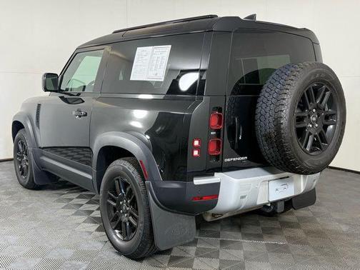 2023 Land Rover Defender SE