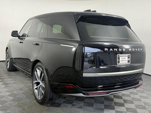 2025 Land Rover Range Rover P400 SE