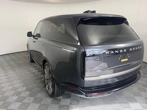 2025 Land Rover Range Rover P530 SE