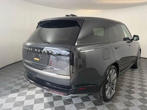 2025 Land Rover Range Rover P530 SE