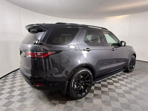 2025 Land Rover Discovery P300 Dynamic SE