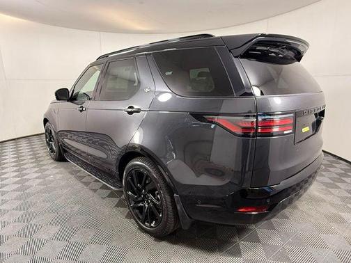2025 Land Rover Discovery P300 Dynamic SE