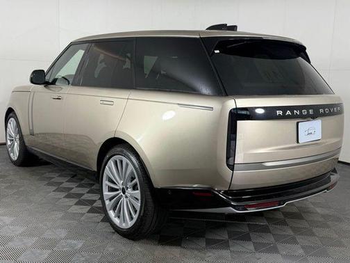 2026 Land Rover Range Rover P530 SE