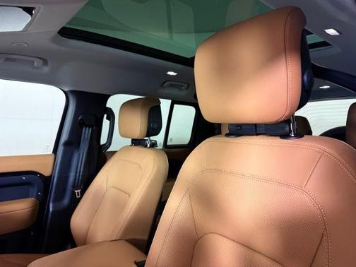 2025 Land Rover Defender P400 X-Dynamic SE