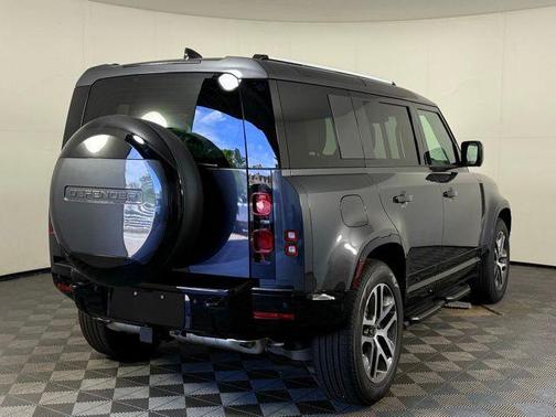 2025 Land Rover Defender P400 X-Dynamic SE