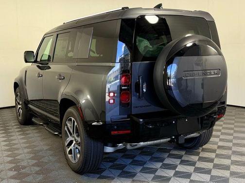 2025 Land Rover Defender P400 X-Dynamic SE