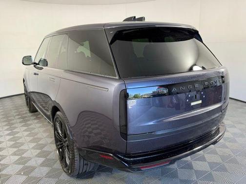 2025 Land Rover Range Rover P400 SE
