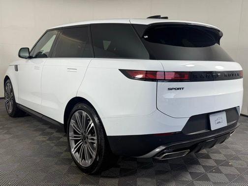 2026 Land Rover Range Rover Sport SE