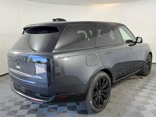 2025 Land Rover Range Rover P550e SE