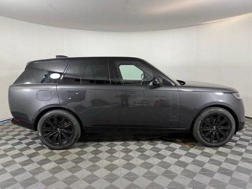 2025 Land Rover Range Rover P550e SE
